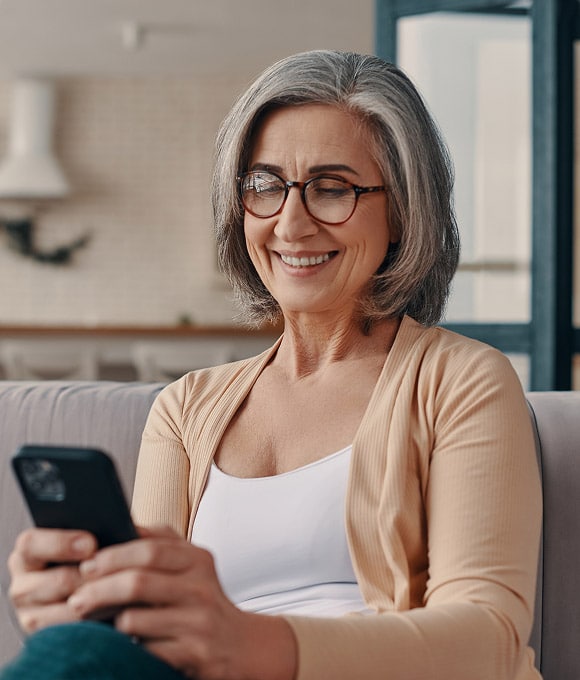 senior woman smartphone